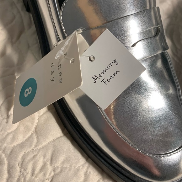 Metallic loafers NWT - Picture 10 of 11